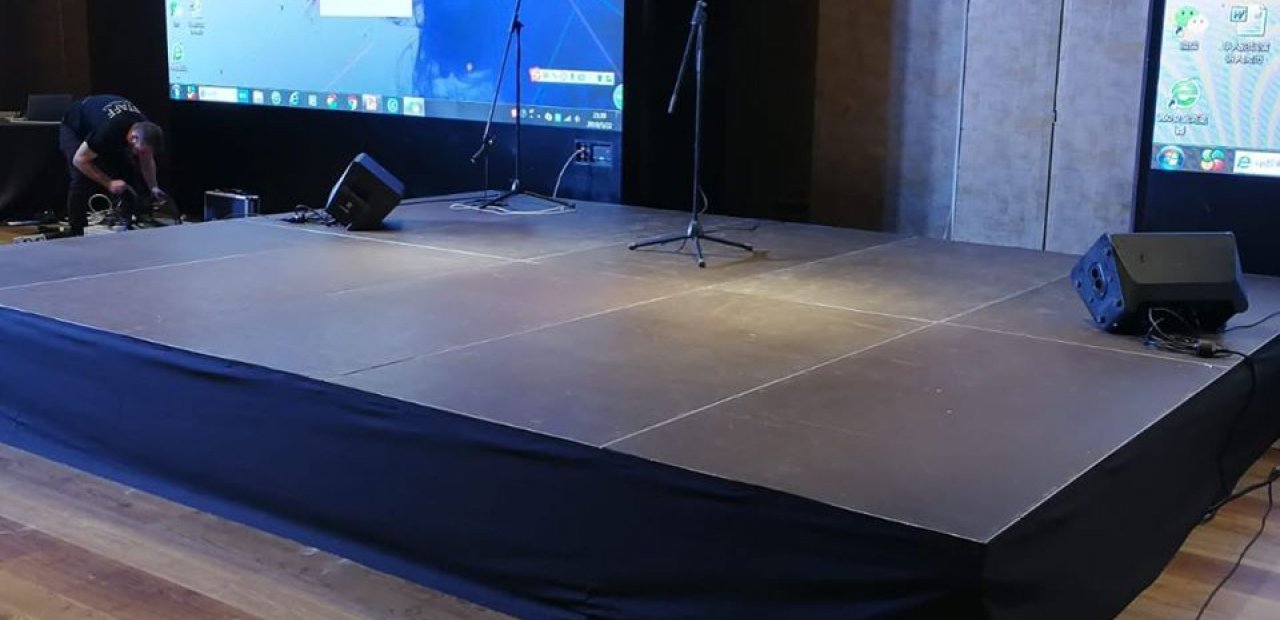 Stage platforms for rent | Eventop Carpas Barcelona
