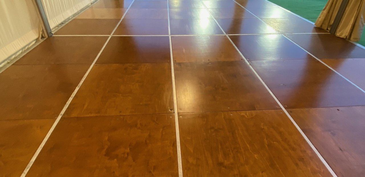 Rent platforms for tents | Eventop Carpas Barcelona