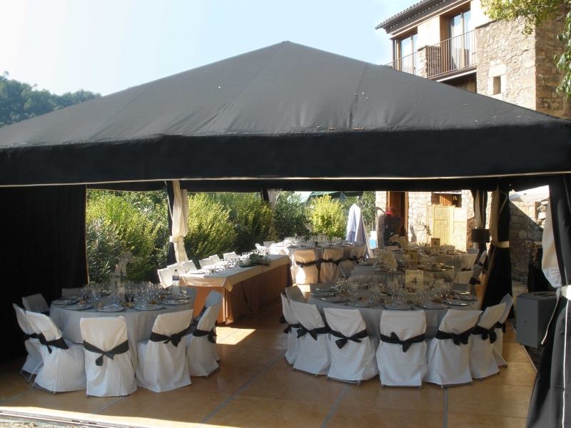 Cuantas personas caben en una carpa de 100 m2