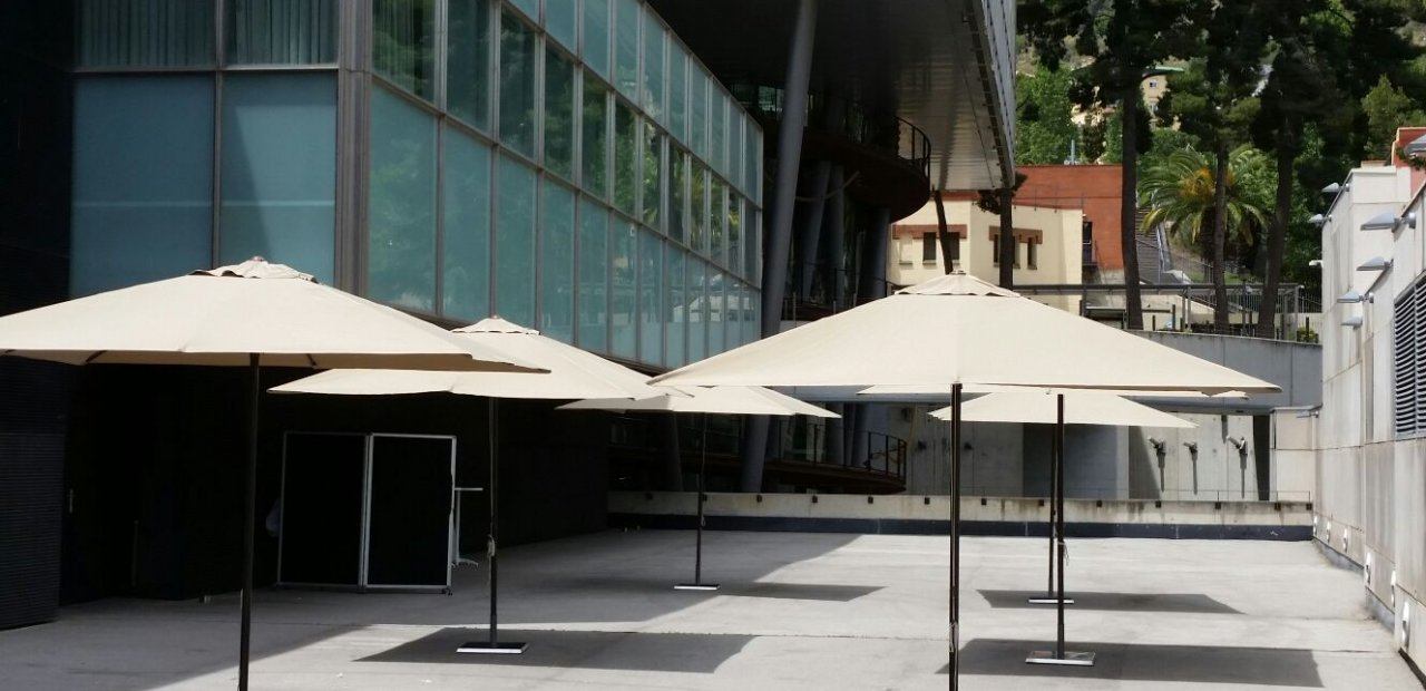 Parasoles y Sombrillas para Eventos | Alquiler Exterior - Eventop