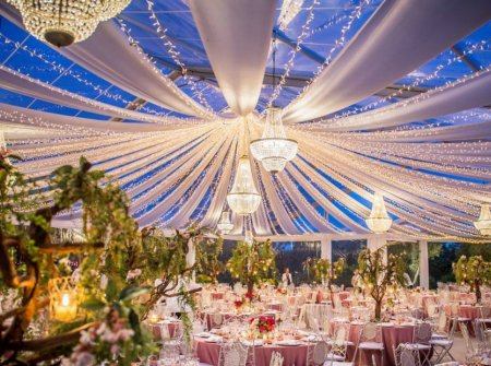 Ideas para crear sombra en tu boda al aire libre con estilo