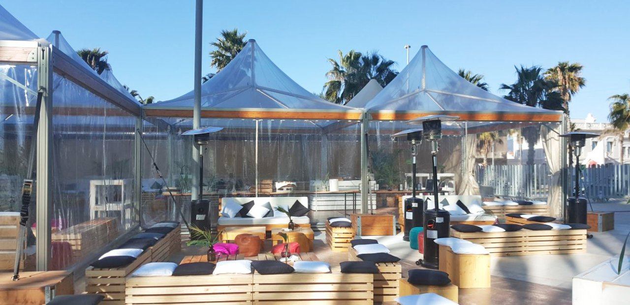 Carpas VIP con techos Transparentes en Evento de Moda