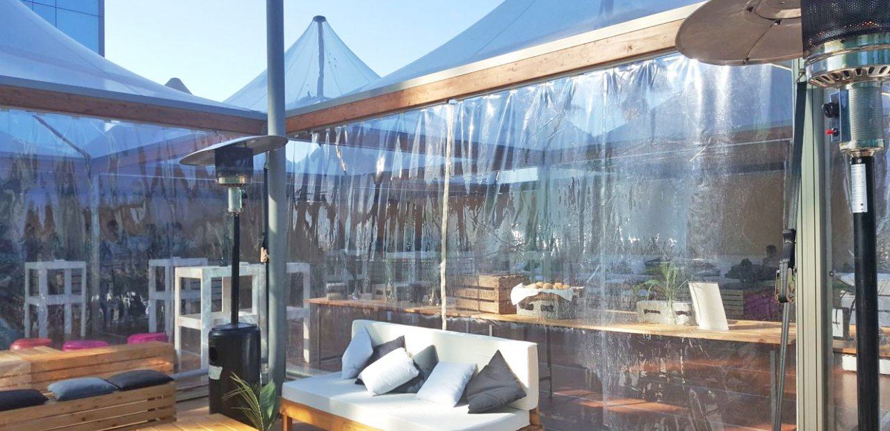 Carpas VIP con techos Transparentes en Evento de Moda