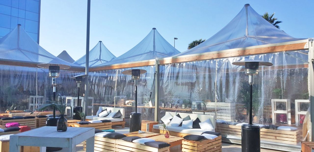 Carpas VIP con techos Transparentes en Evento de Moda