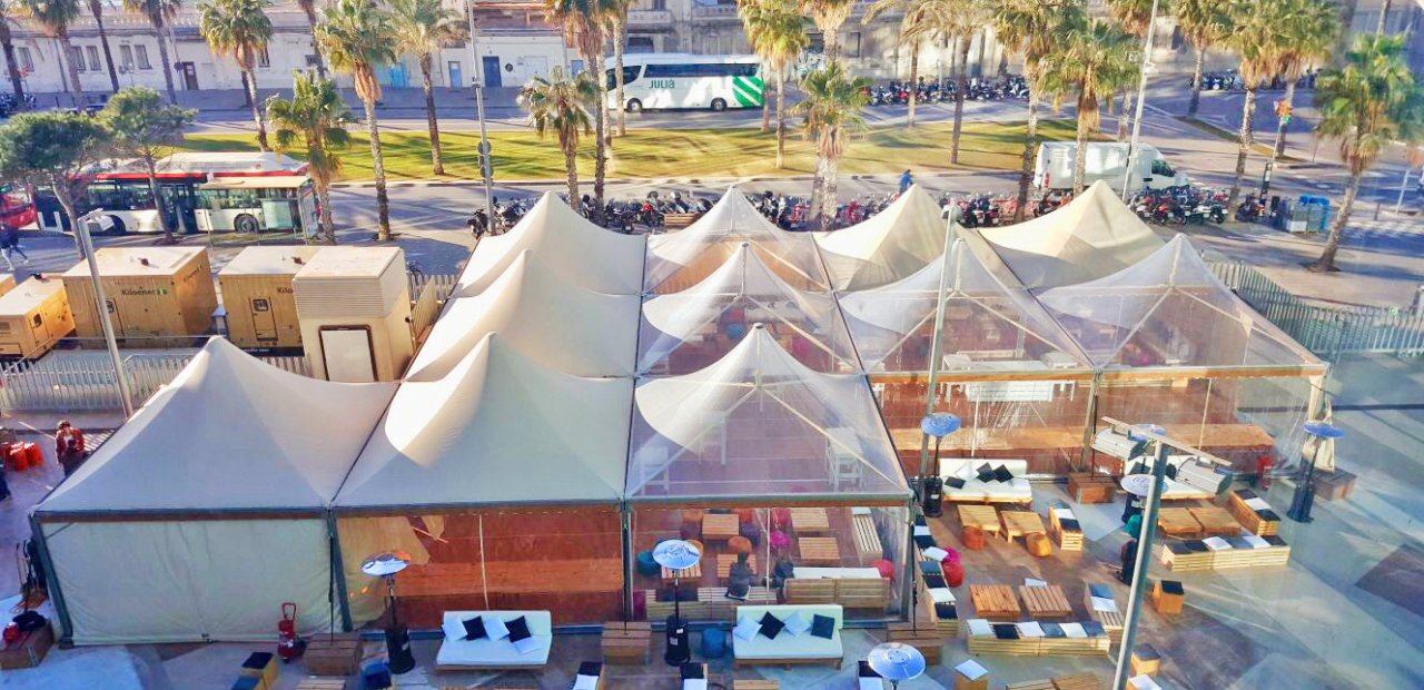 Carpas VIP con techos Transparentes en Evento de Moda